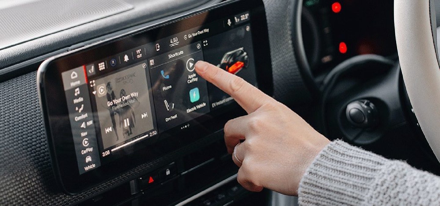 INFOTAINMENT & CONNECTIVITY